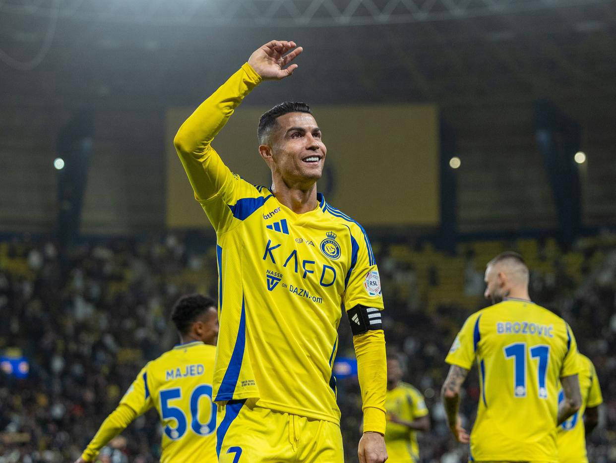 皇家马德里客场大胜,C罗梅开二度稳住头名位置(北京时间7月10日,皇家马德里俱乐部官方宣布c罗转) 皇家马德里客场大胜,C罗梅开二度稳住头名位置(北京时间7月10日,皇家马德里俱乐部官方宣布c罗转)