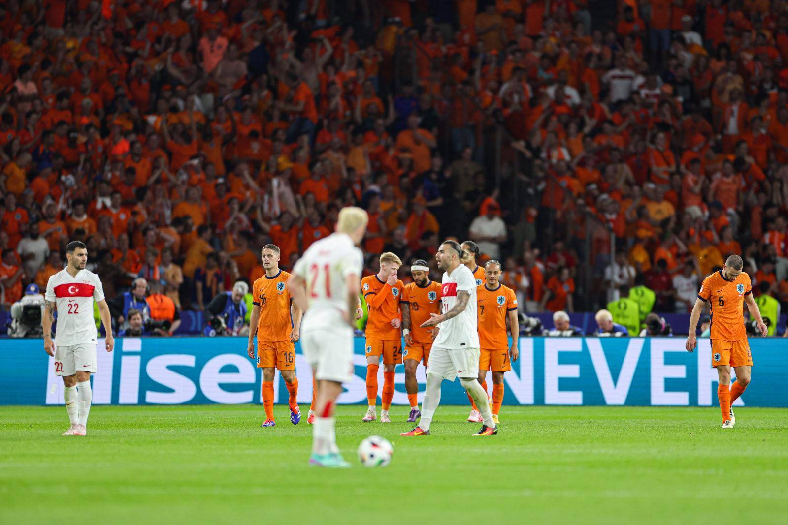 包含深圳队全场碾压欧洲杯,如同剧本杀再现,救主的词条 包含深圳队全场碾压欧洲杯,如同剧本杀再现,救主的词条