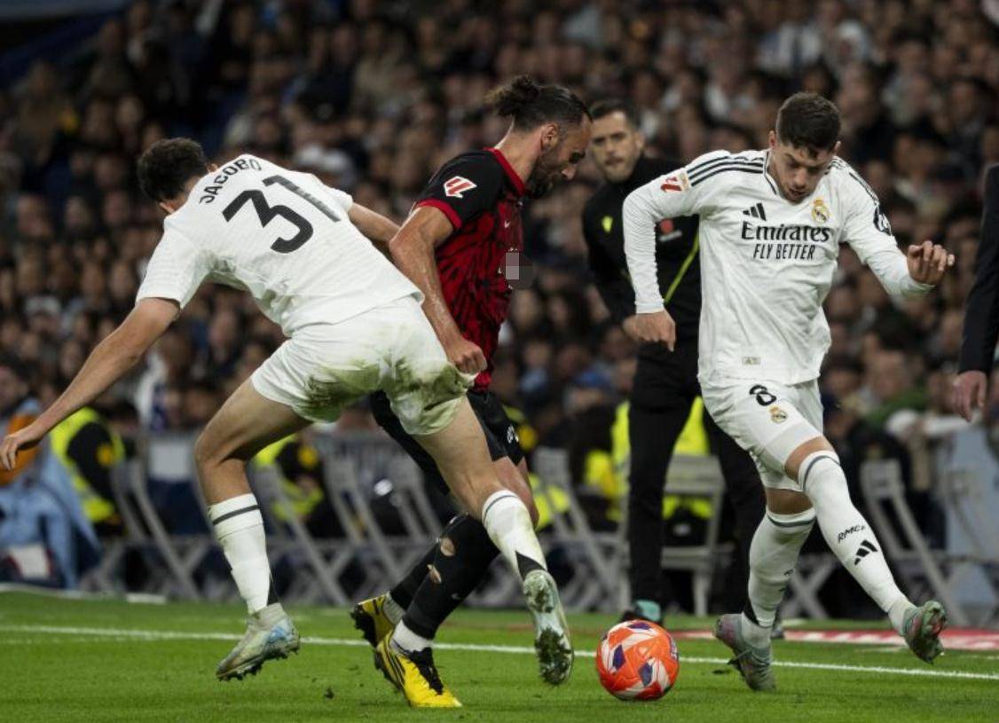 皇家马德里遭遇失利,小组出线悬念的简单介绍 皇家马德里遭遇失利,小组出线悬念的简单介绍