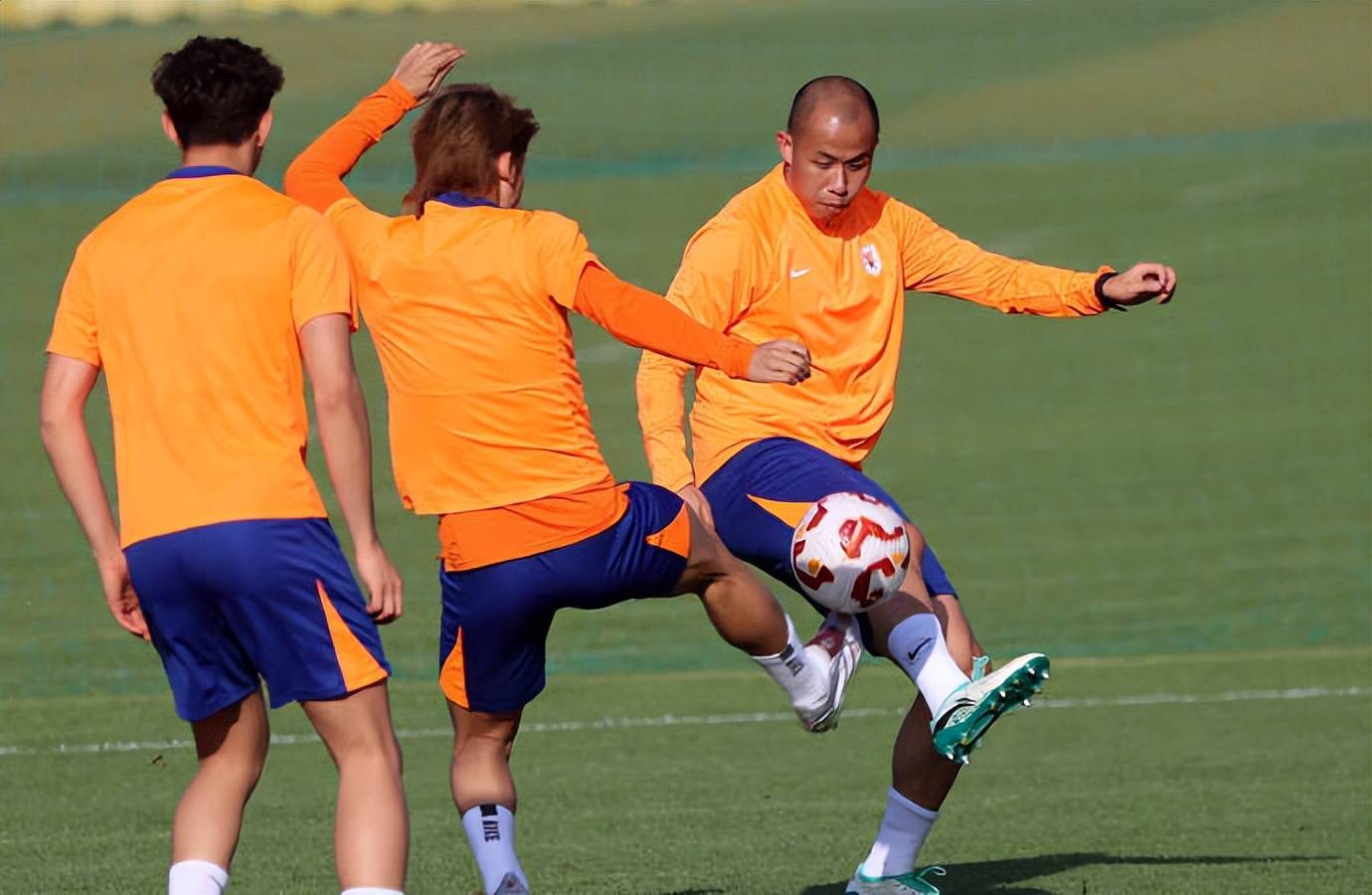 球队战绩起伏不定,教练面临严峻考验 球队战绩起伏不定,教练面临严峻考验