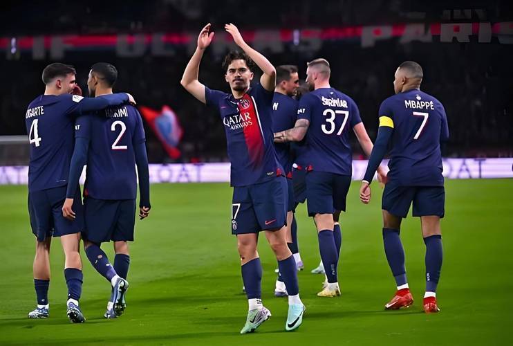 包含巴黎圣日耳曼三连胜,在法甲搅动榜首争夺!的词条 包含巴黎圣日耳曼三连胜,在法甲搅动榜首争夺!的词条