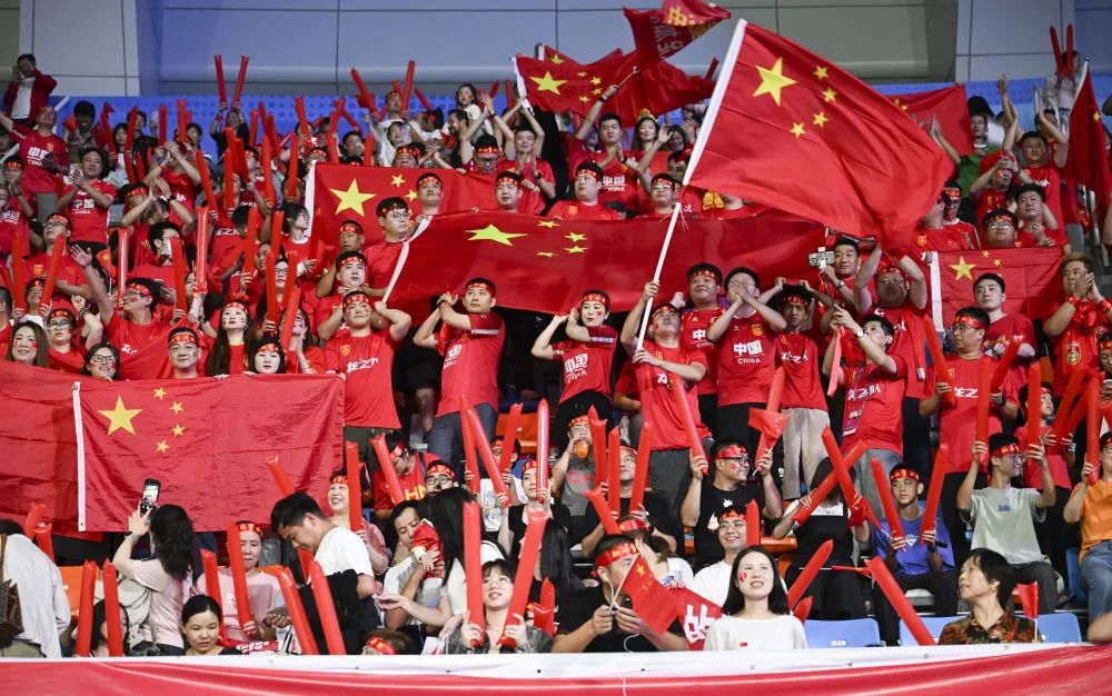 体育界女子足球赛事吸引观众热议的简单介绍 体育界女子足球赛事吸引观众热议的简单介绍