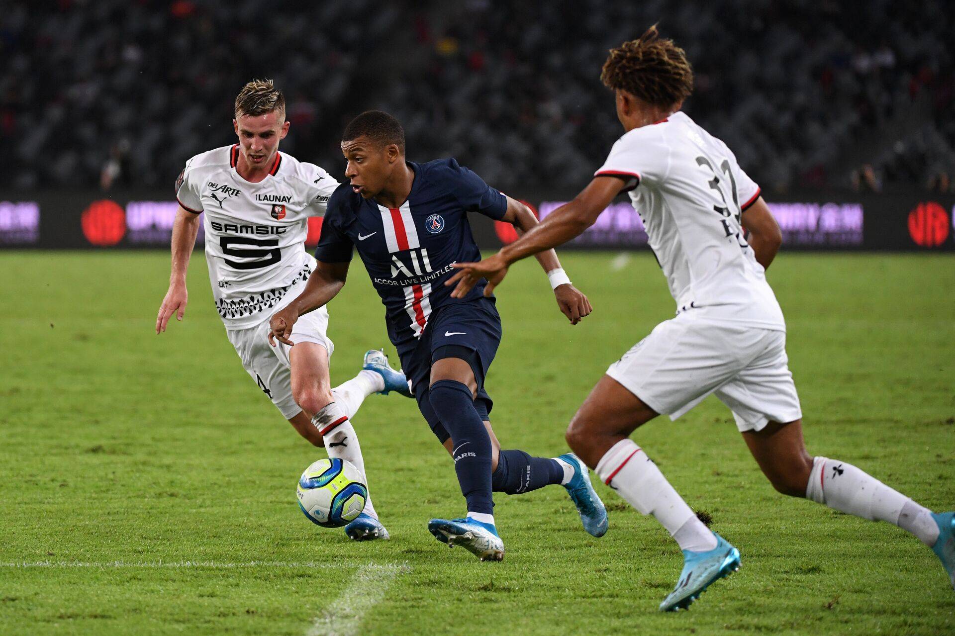 包含蒙彼利埃客场大胜,法甲排名再添新变数的词条 包含蒙彼利埃客场大胜,法甲排名再添新变数的词条