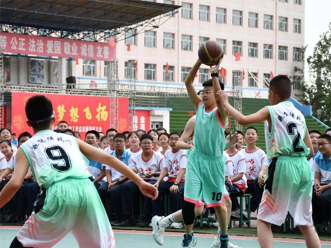 激烈角逐中,一方不屈不挠获胜的简单介绍 激烈角逐中,一方不屈不挠获胜的简单介绍