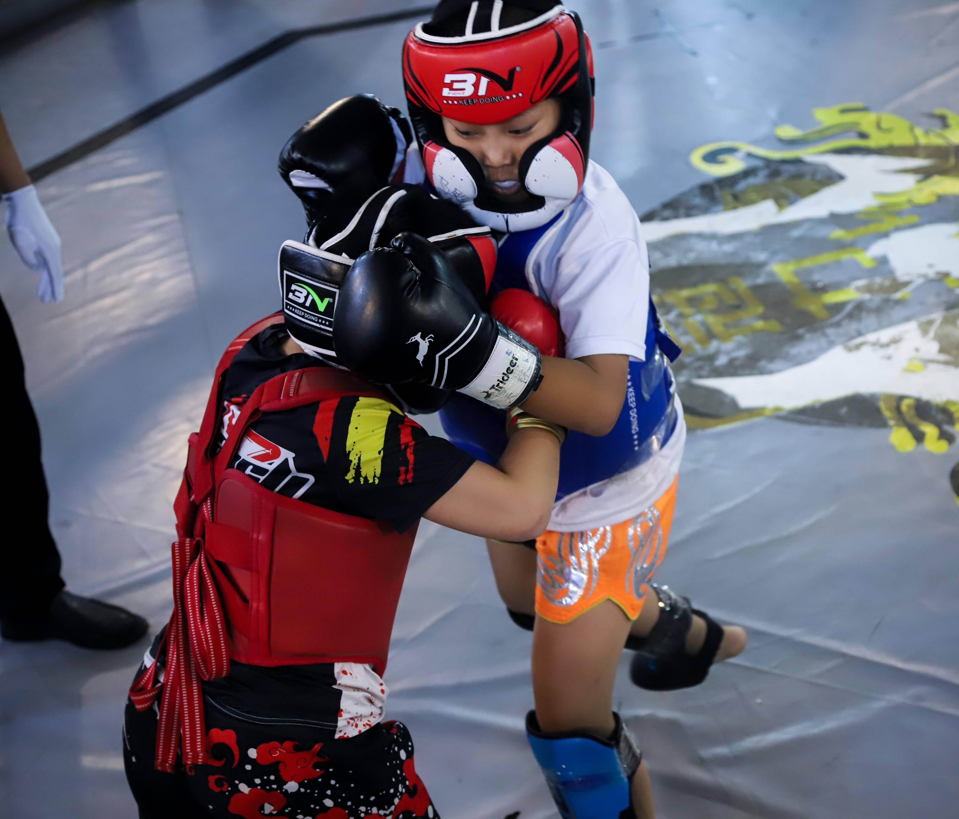 激烈角逐中,一方不屈不挠获胜的简单介绍 激烈角逐中,一方不屈不挠获胜的简单介绍