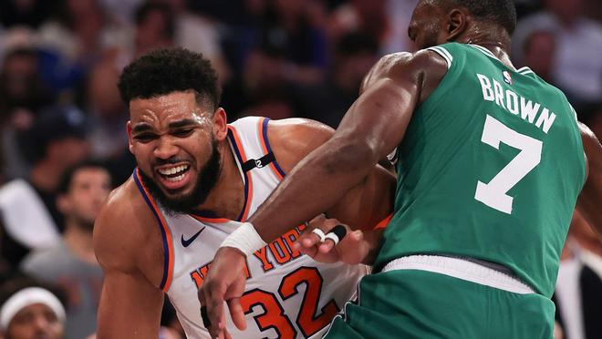 尼克斯队出色表现,球员状态达到巅峰 尼克斯队出色表现,球员状态达到巅峰