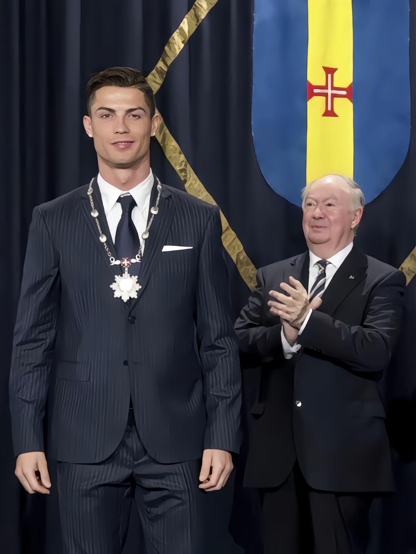 关于C罗获选为年度最佳球员，再次登上巅峰的信息