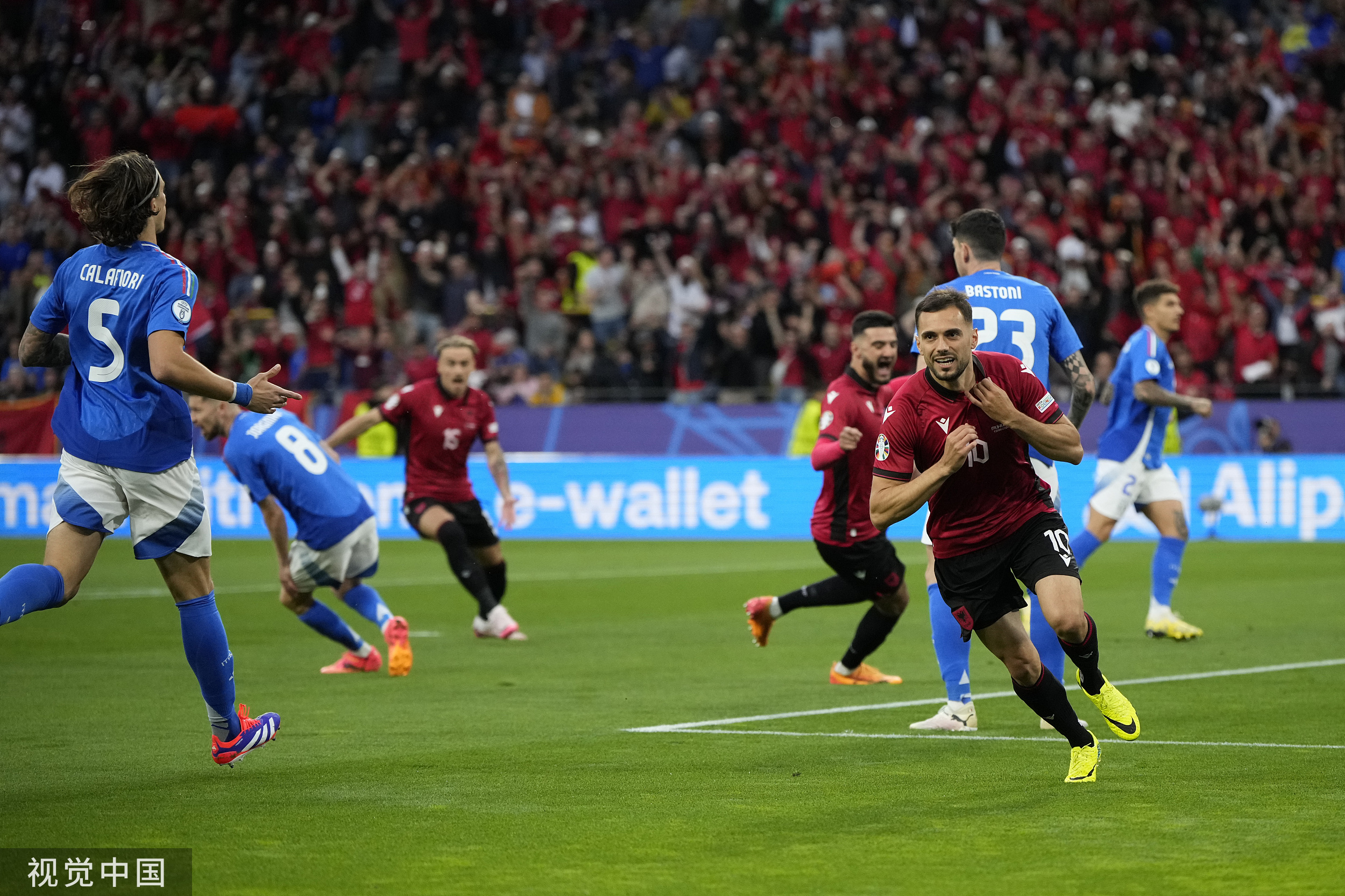 阿尔巴尼亚凭一粒进球,惊险击败罗马尼亚 阿尔巴尼亚凭一粒进球,惊险击败罗马尼亚