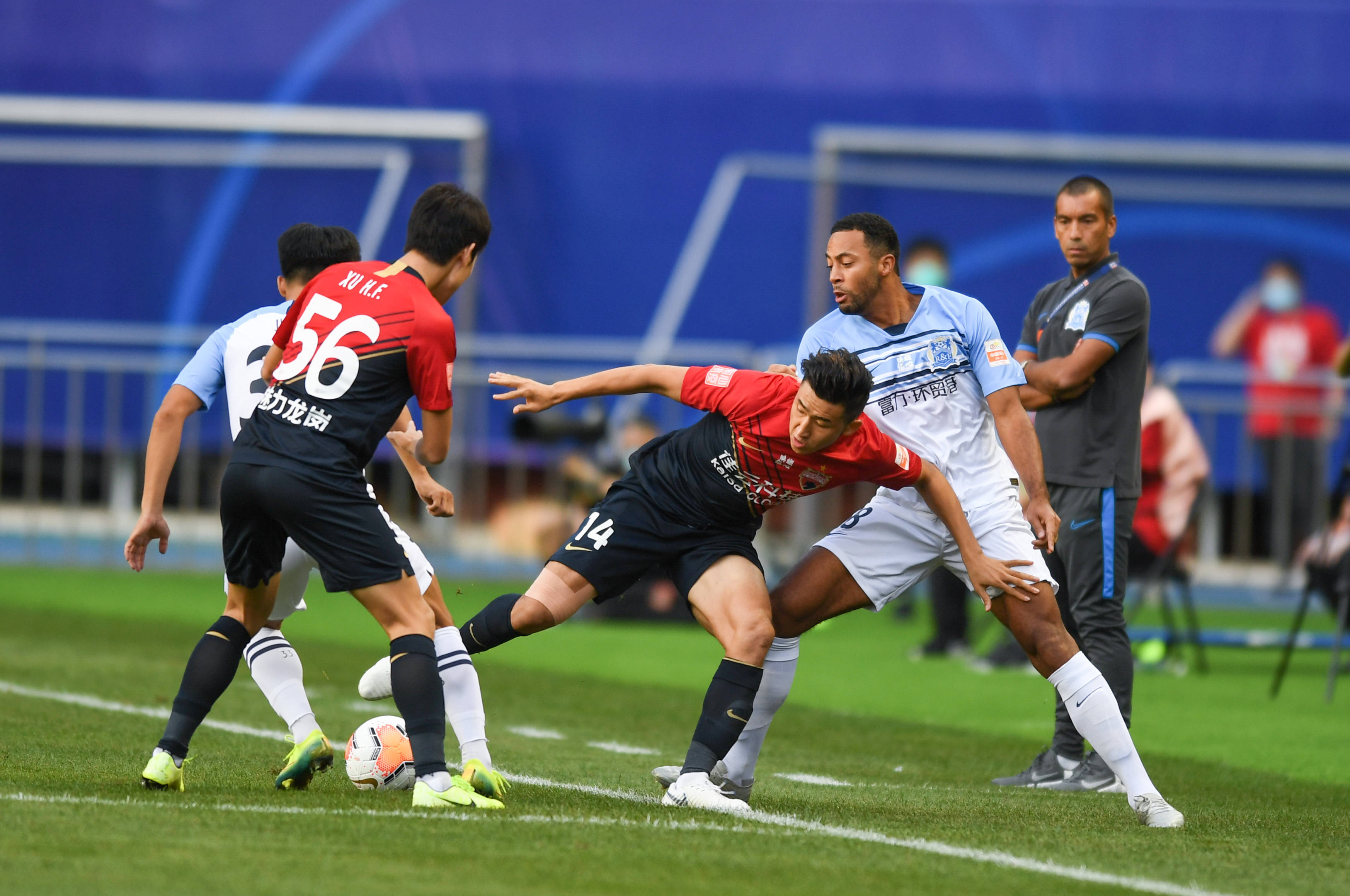 深圳佳兆业表现不俗,跻身中超前十 深圳佳兆业表现不俗,跻身中超前十